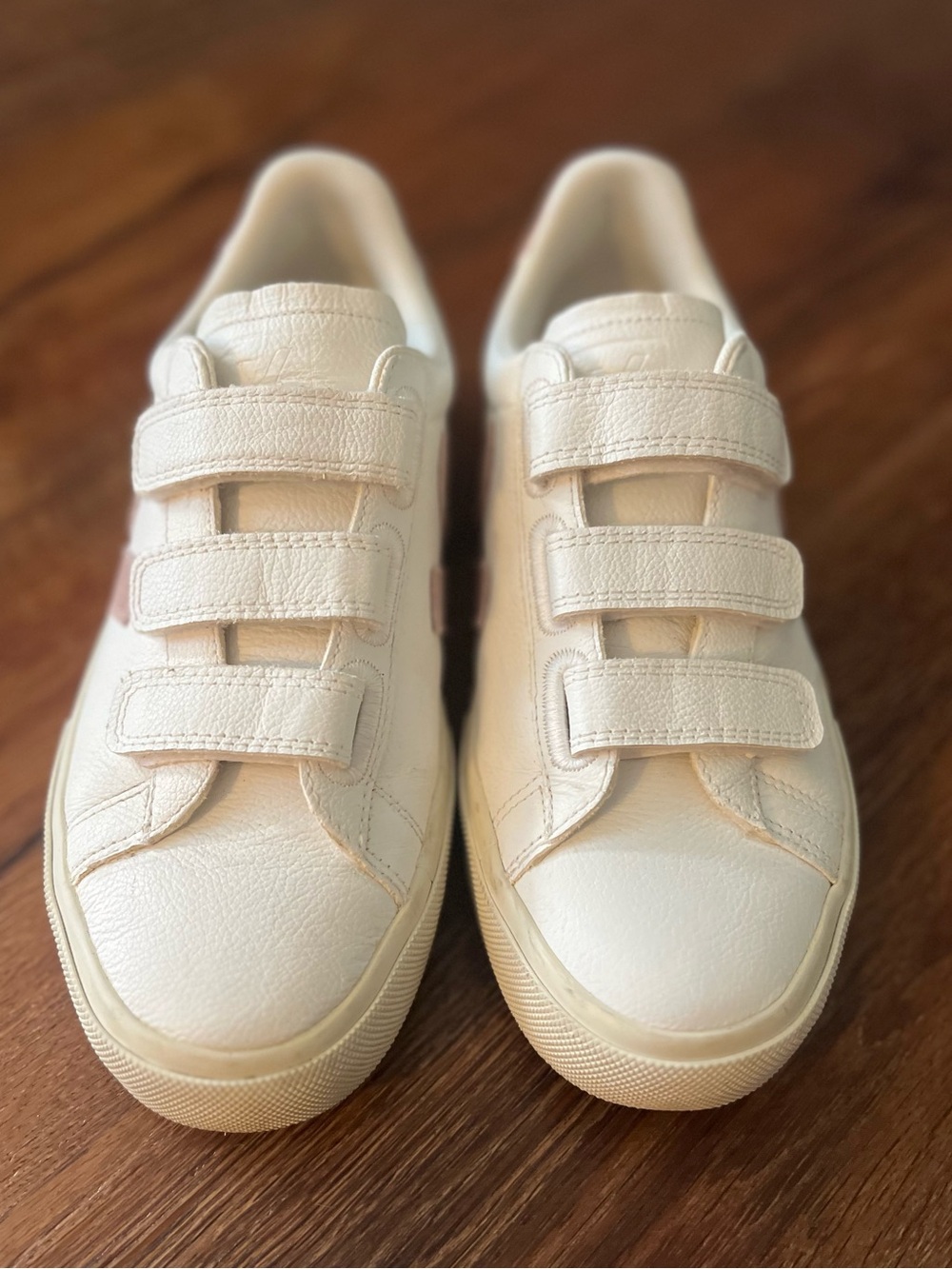 VEJA size 8 Recife Low Top Leather Shoes - White, Pink Preowned Good - Picture 9 of 9